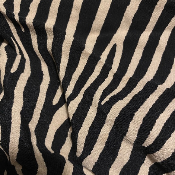 Lightly worn, H&M zebra print cropped tank - Picture 3 of 4